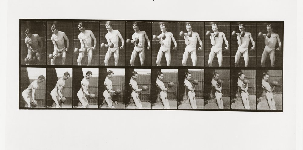 Uomo che solleva un manubrio, Tavola 324 da Animal Locomotion, 1887 da Eadweard Muybridge