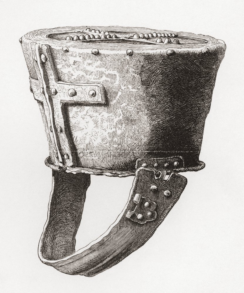 Elmo, dal Castello di Pomeroy, Inghilterra, risalente al c. XII secolo, da The British Army: Its Origins, Progress and Equipment, pubblicato nel 1868 da English School