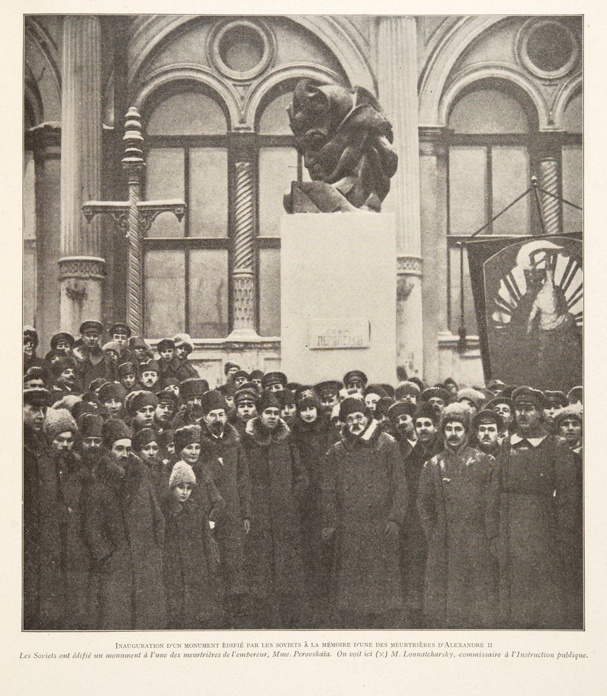 Inaugurazione di un monumento eretto dai Soviet in memoria di uno degli assassini di Alessandro II, da Histoire des Soviets, pubblicato nel 1922 da French Photographer