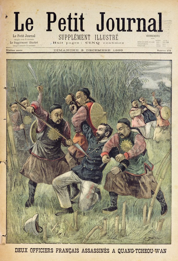 Due ufficiali francesi assassinati a Quang-Tcheou-Wan dai cinesi, pagina del titolo da «Le Petit Journal», 3 dicembre 1899 da Jose Belon