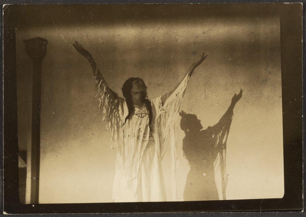 [Firenze danza in costume nativo americano] da Louis Fleckenstein