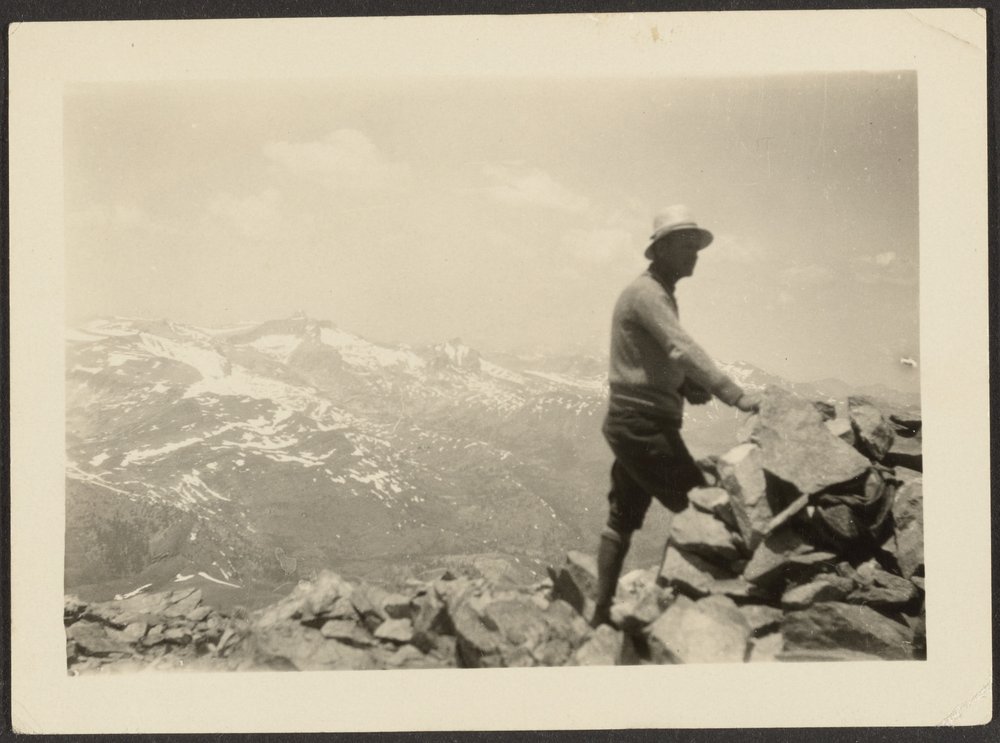 [Uomo in paesaggio montuoso] da Louis Fleckenstein