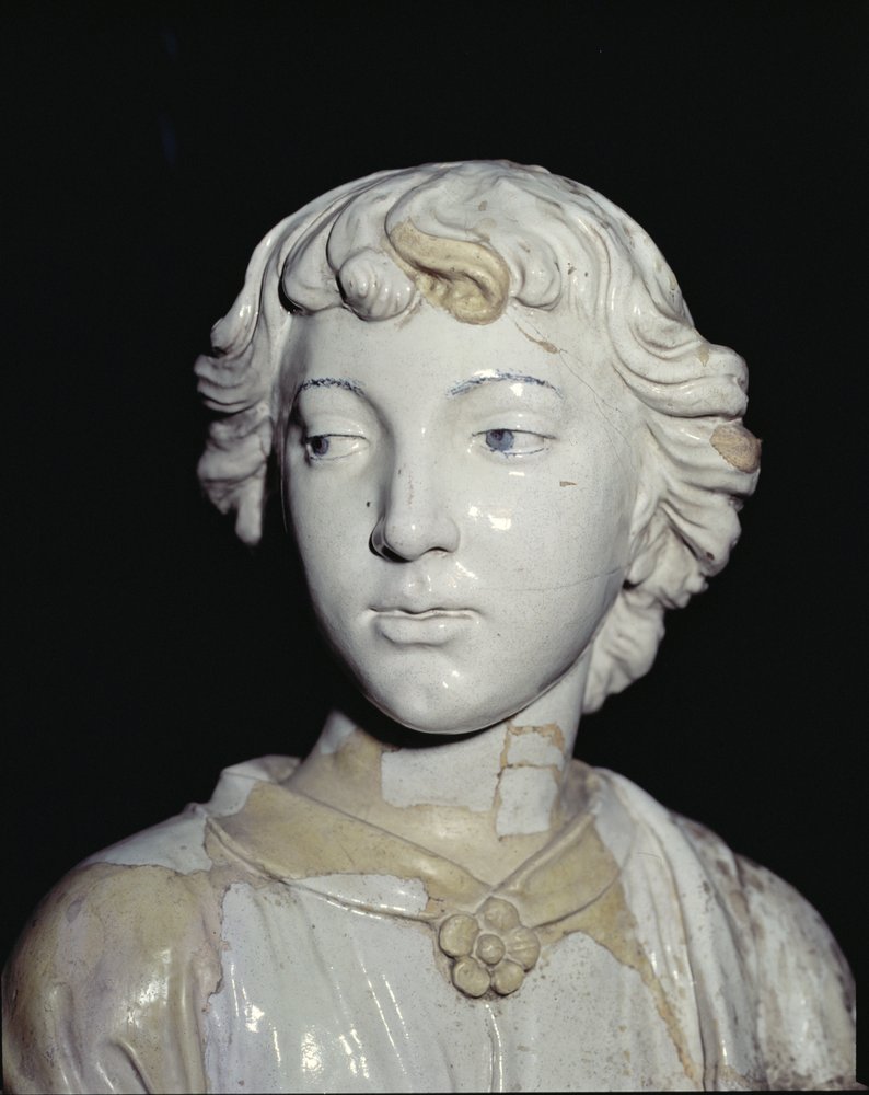 Angelo che tiene una candela, dettaglio della testa da Luca Della Robbia