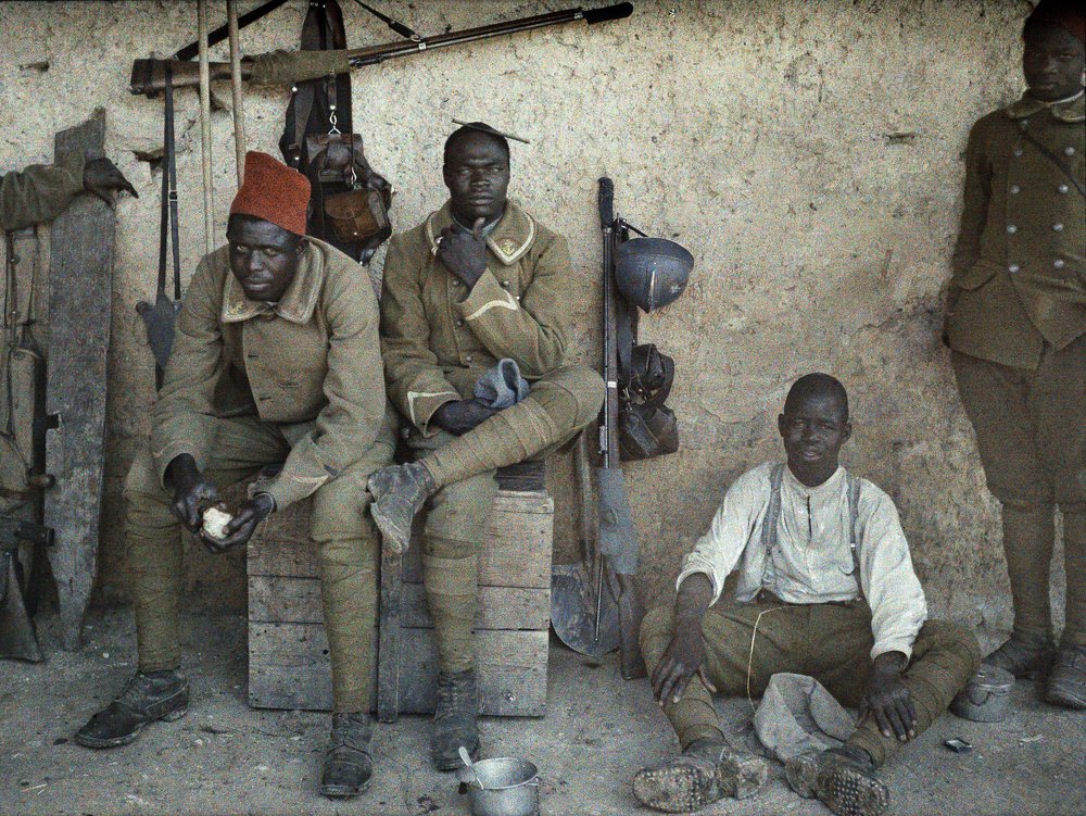 Soldati senegalesi che servono nell