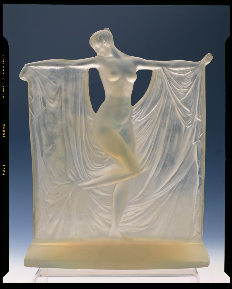 Susanna al bagno, statuetta in vetro opalescente da Rene Jules Lalique