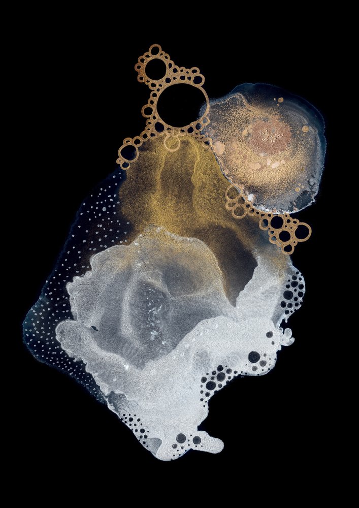 Lucentezza dorata fluida da Amy Louise Baker