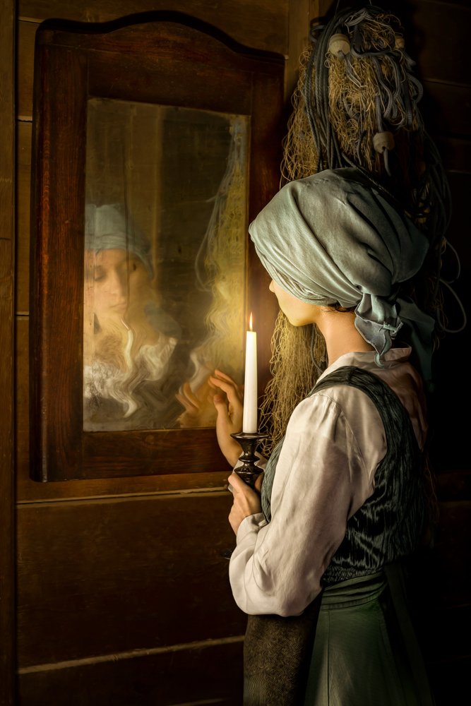 Riflessioni di una donna a lume di candela da Andrzej Lisowski