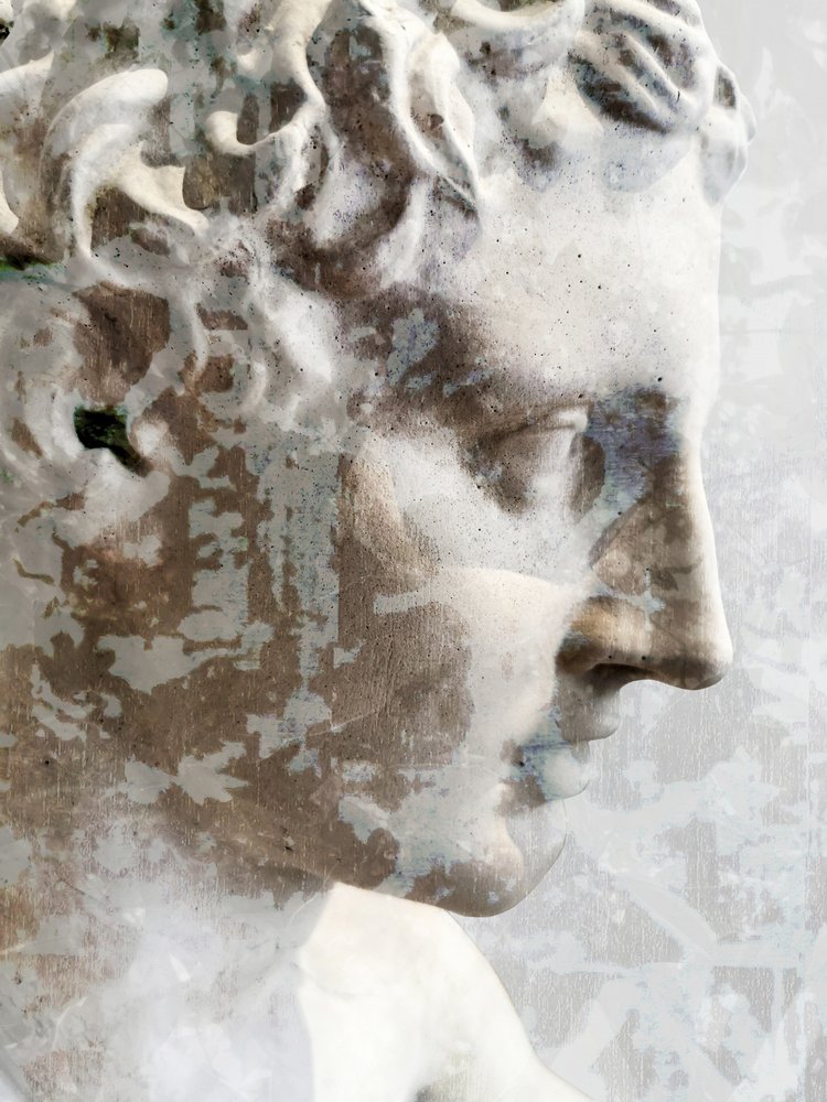 Profilo in marmo invecchiato da Angelo Cerantola
