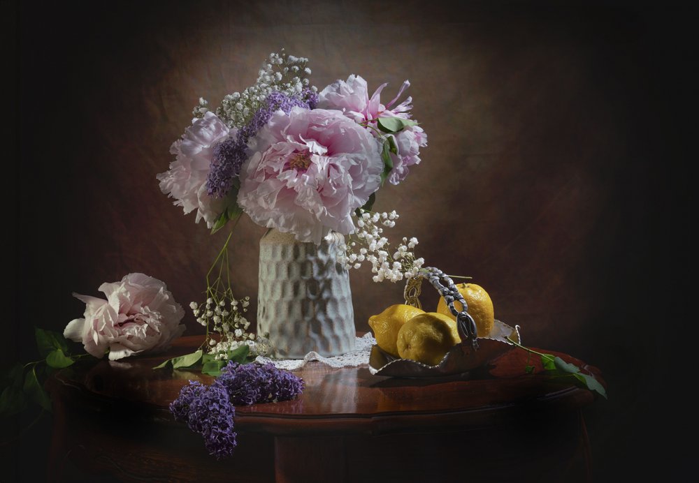 Eleganti peonie e limoni da Anna Qu