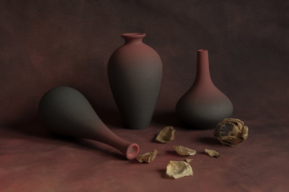 Elegante natura morta in ceramica da Betty Liu