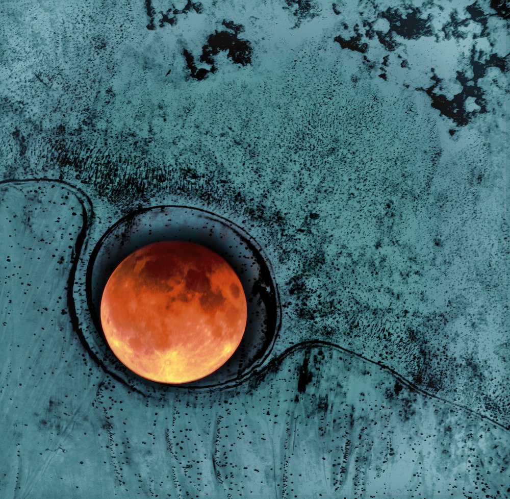 Luna rossa cosmica da Christina Sillen