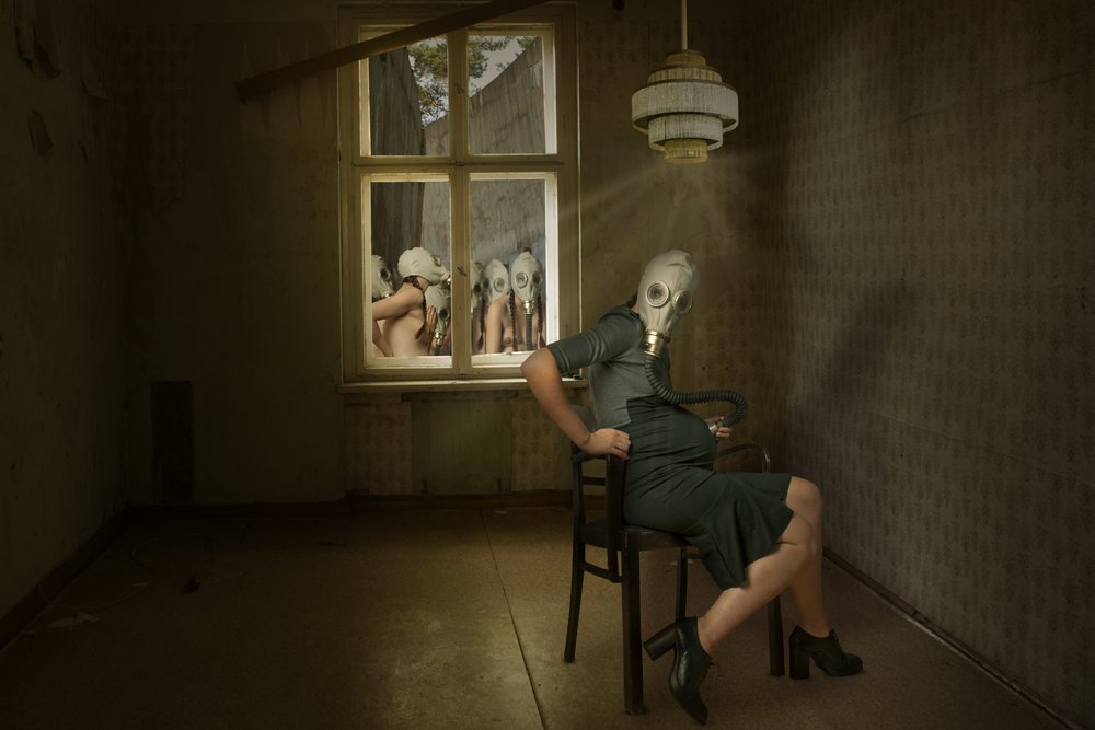 La misteriosa donna con la maschera antigas da Christine von Diepenbroek