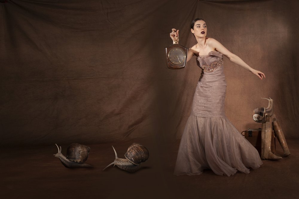 Donna elegante con le lumache da Christine von Diepenbroek