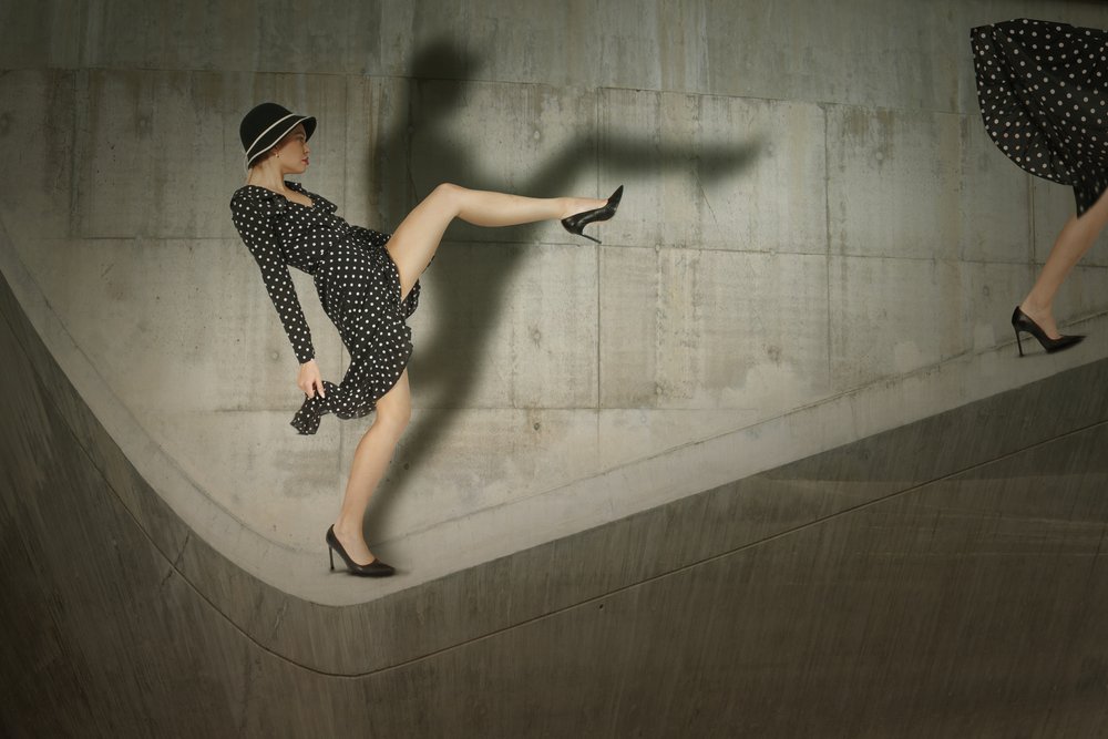 Posa alla moda a pois da Christine von Diepenbroek
