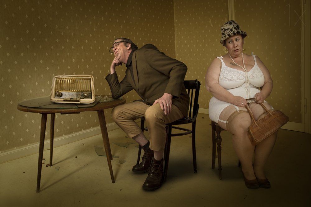 Una coppia eccentrica e la radio da Christine von Diepenbroek