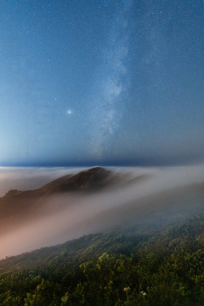 La Via Lattea e le Montagne Nebbiose da Chuanxu Ren
