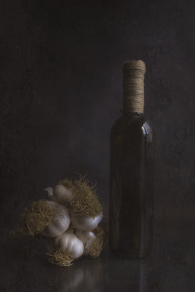 Aglio rustico e bottiglia da Cicek Kiral