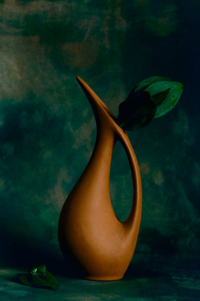 Vaso scultoreo verde scuro da Cicek Kiral