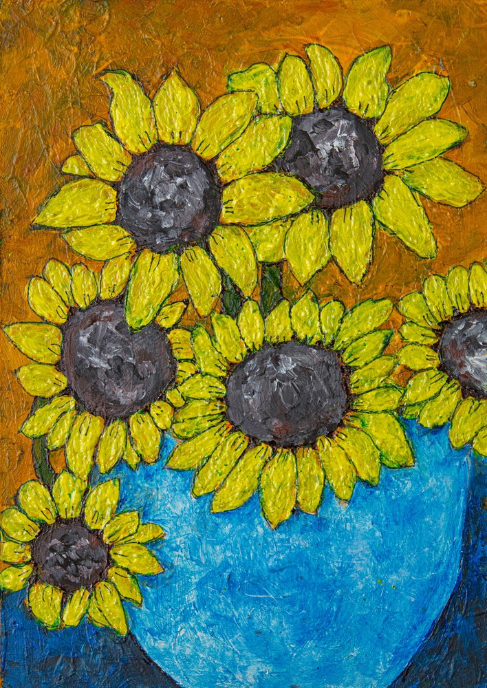 Girasoli in un vaso blu da Dale Hefer & Family