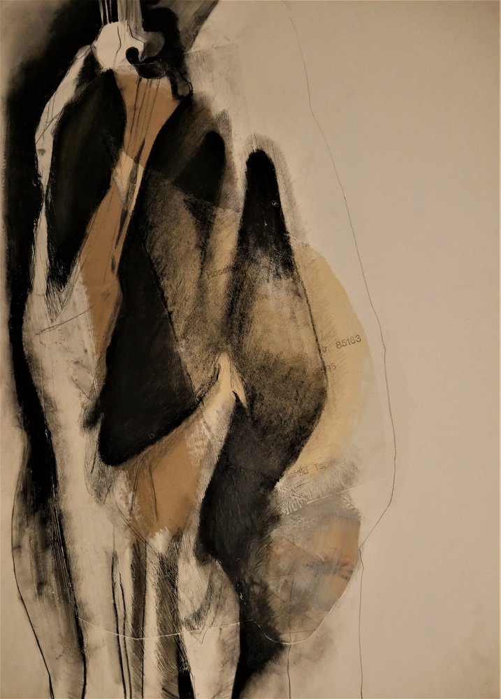 Figure astratte drappeggiate da Doris Schmitz