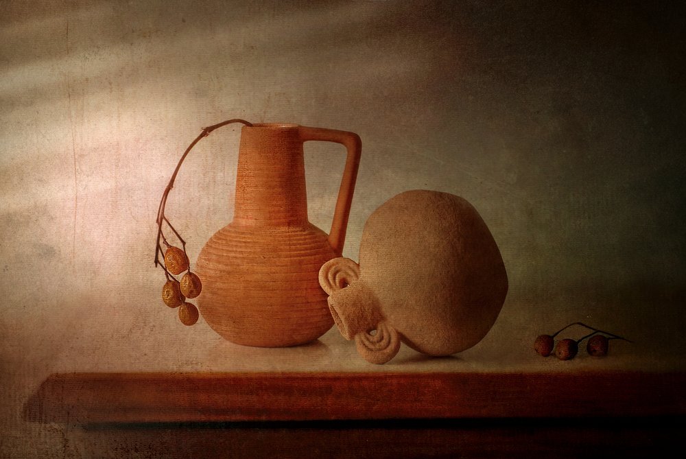 Ceramiche rustiche dai toni caldi da Elena Arjona
