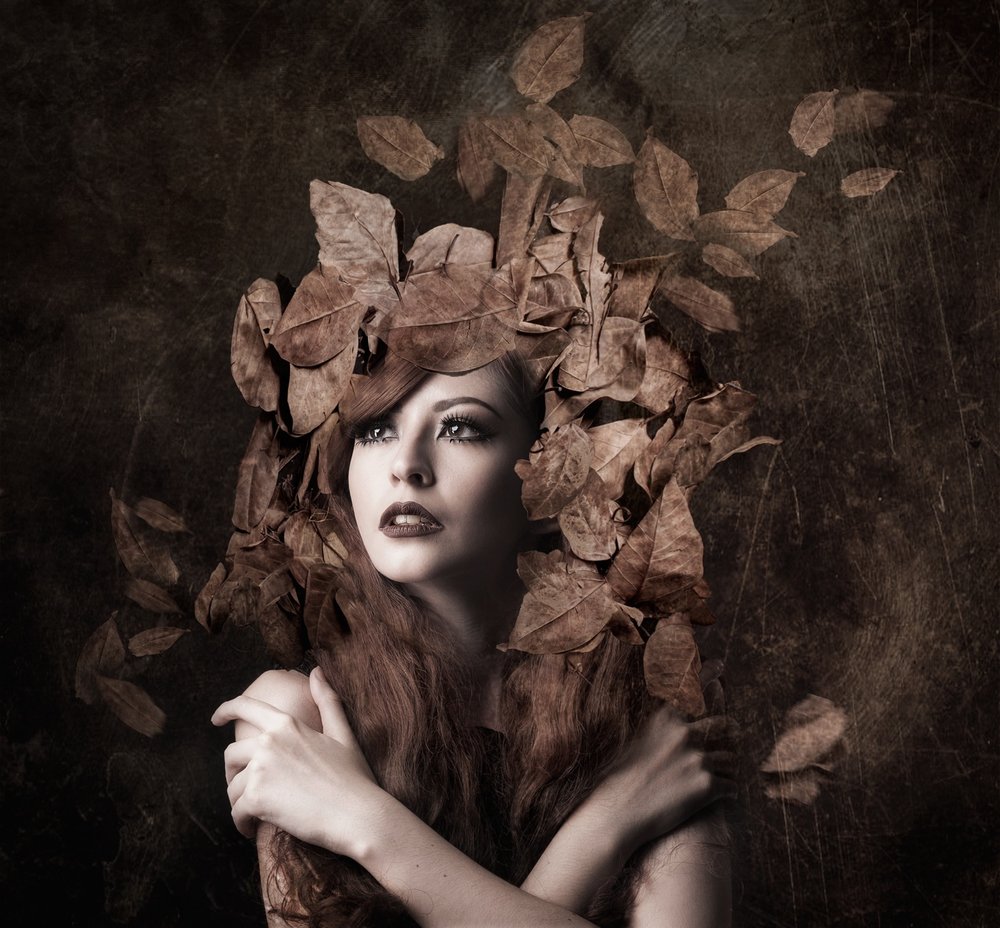 La donna dalle foglie d