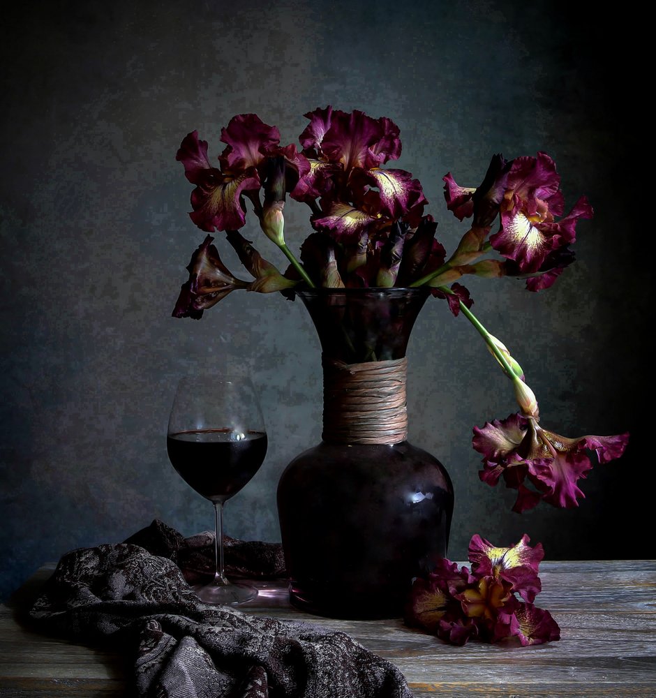 Iris scuri e vino da Fangping Zhou