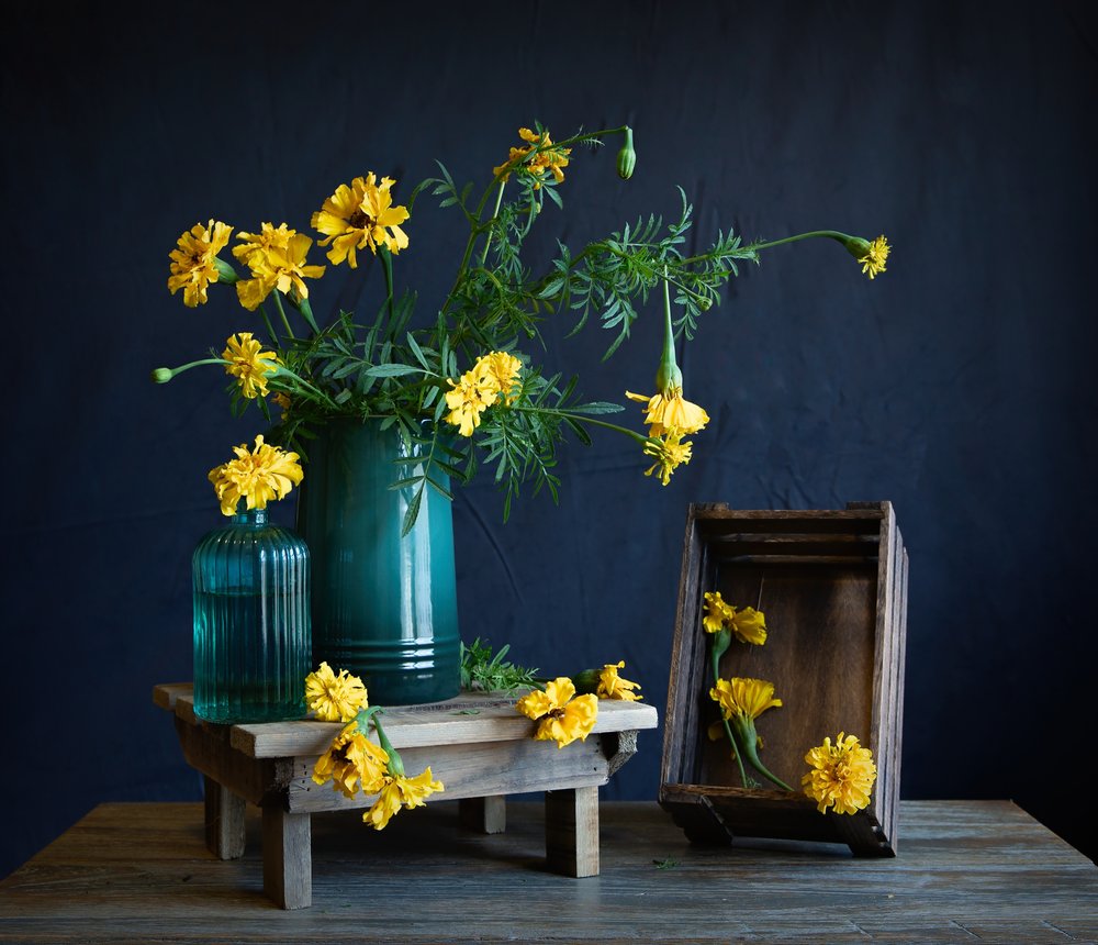 Natura morta con calendule dai colori vivaci da Fangping Zhou