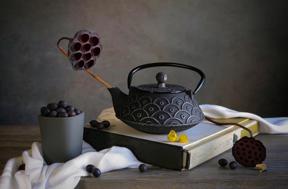 Teiera Zen e bacche da Fangping Zhou