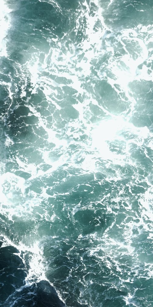 Onde oceaniche spumeggianti da Gemma Bardot