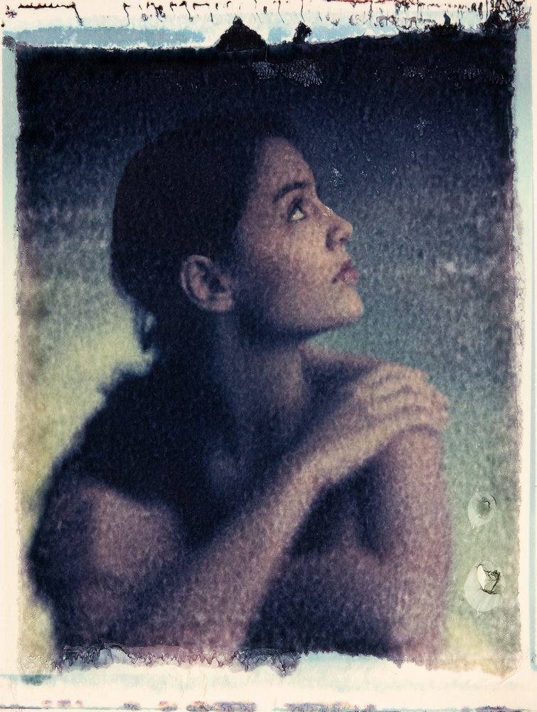 Profilo della donna contemplativa da Ida Publishing