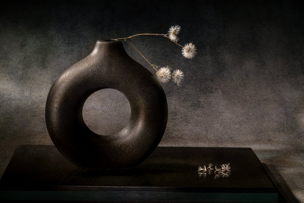 Elegante vaso scuro da Igor Kopcev