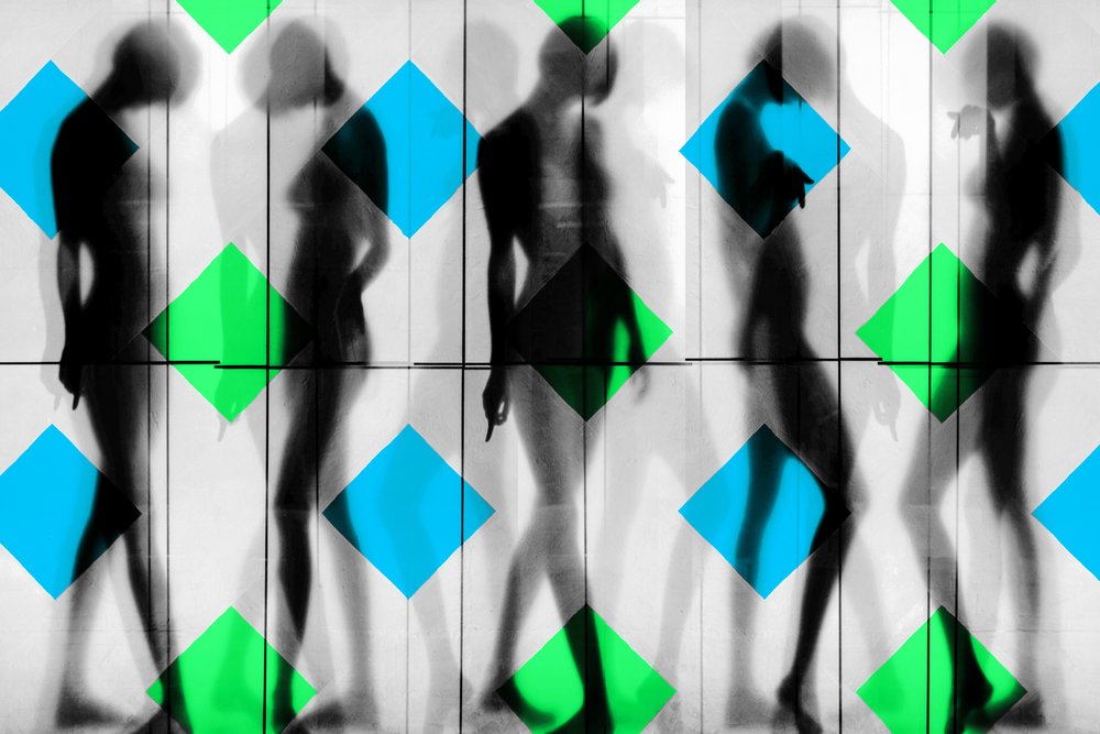 Silhouette in movimento con diamanti da Igor Shrayer