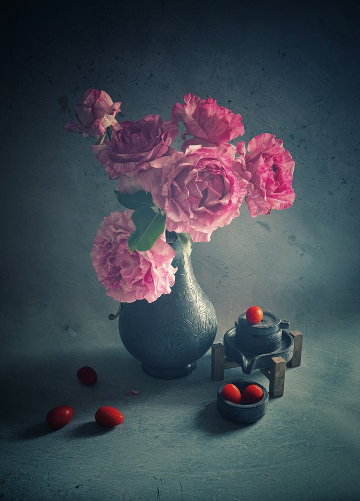 Rose da giardino e pomodori da Judy Tseng