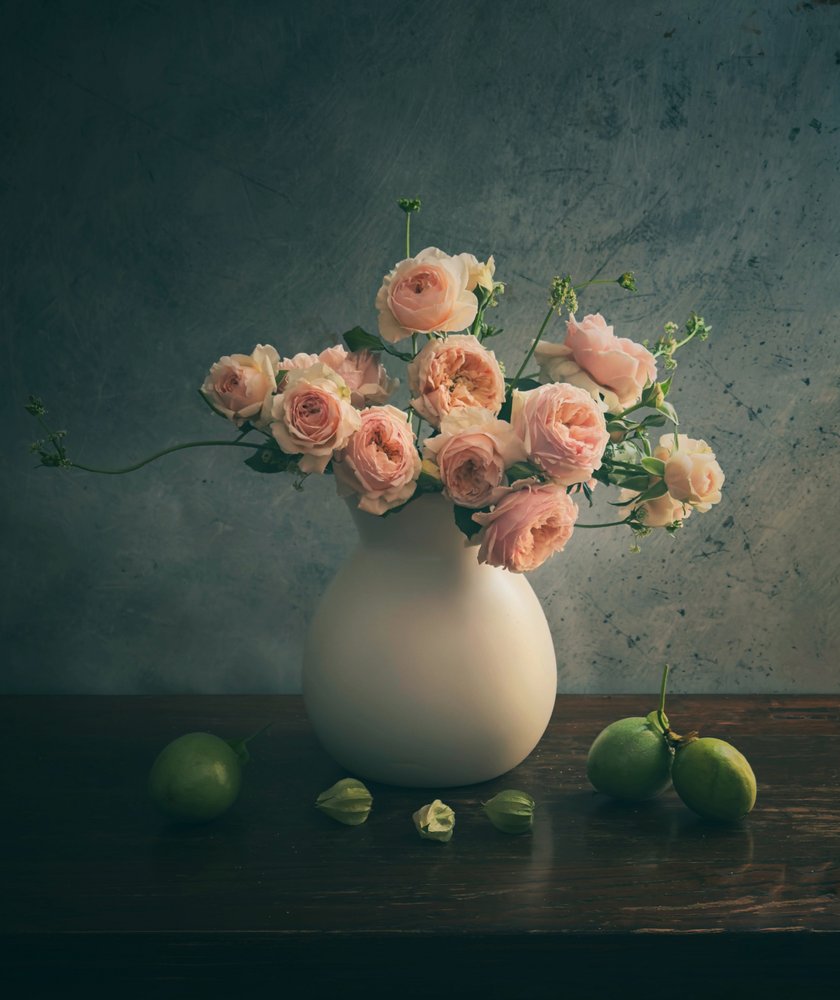 Natura morta con rose rosa da Judy Tseng