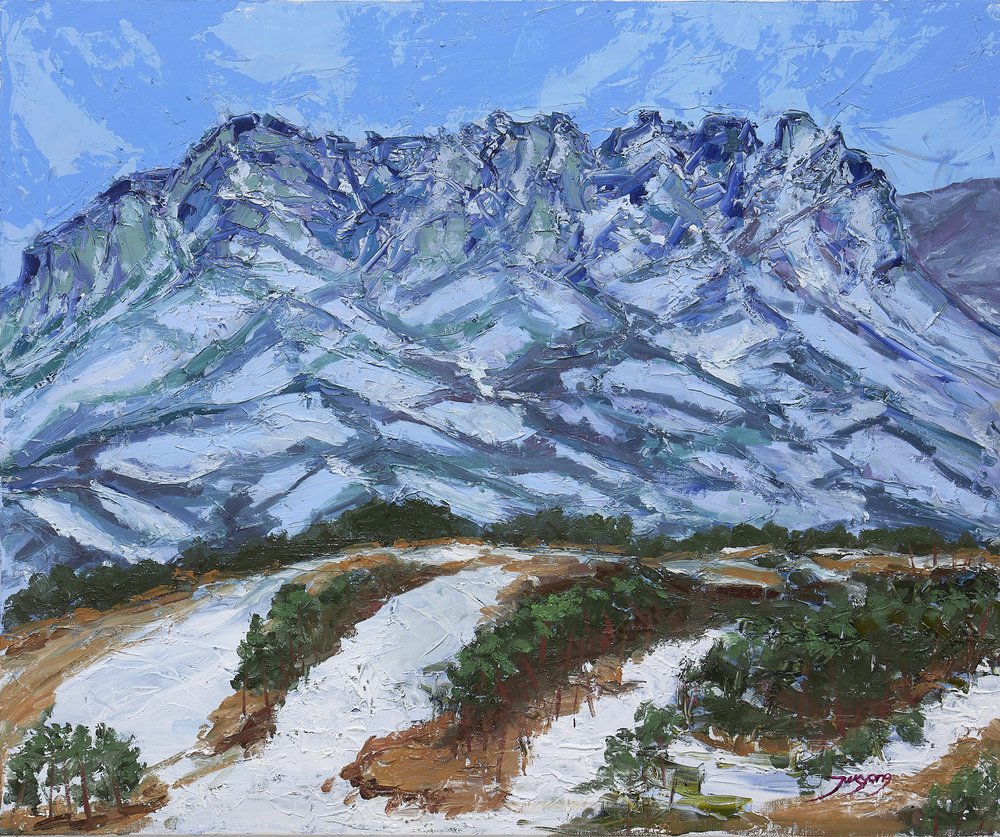 Paesaggio montano invernale da Jukyong Park