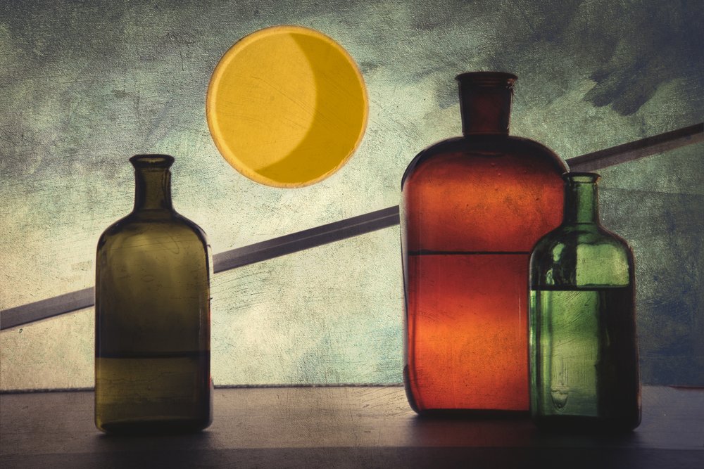 Natura morta con bottiglie colorate da Kádár István