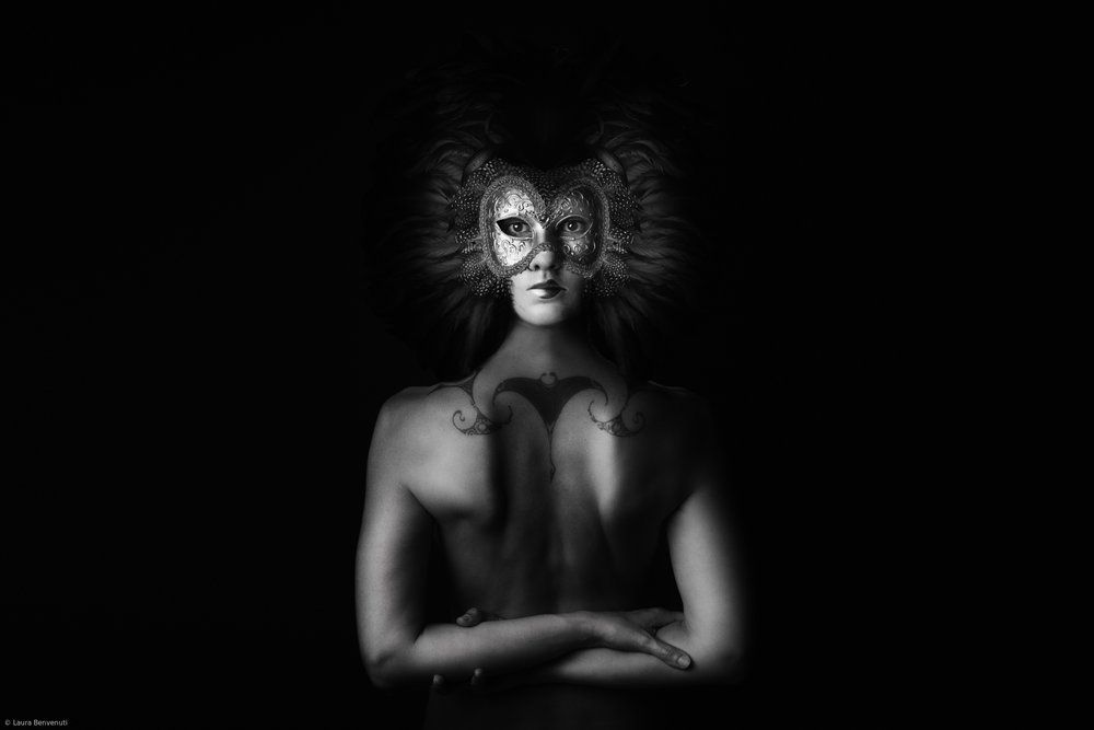 La misteriosa donna mascherata da Laura Benvenuti