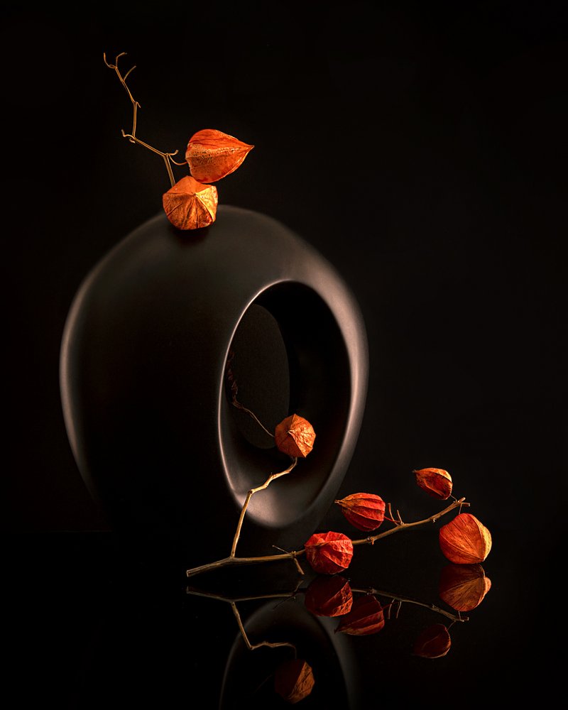 Vaso nero Orange Botanicals da Louie Luo