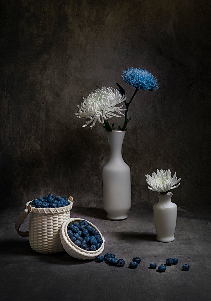 Mirtilli e fiori bianchi da Lydia Jacobs
