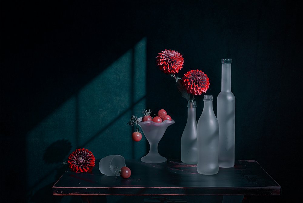 Natura morta con eleganti dalie da Lydia Jacobs