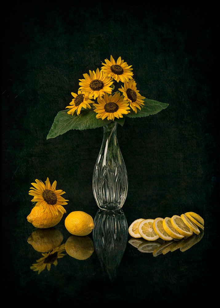 Elegante natura morta con girasoli da Lydia Jacobs