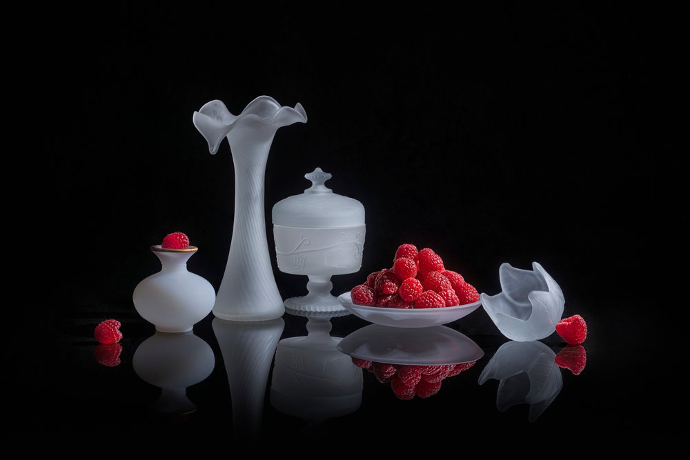 Vetro smerigliato con bacche rosse da Lydia Jacobs