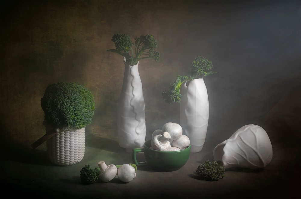 Natura morta con broccoli malinconici da Lydia Jacobs