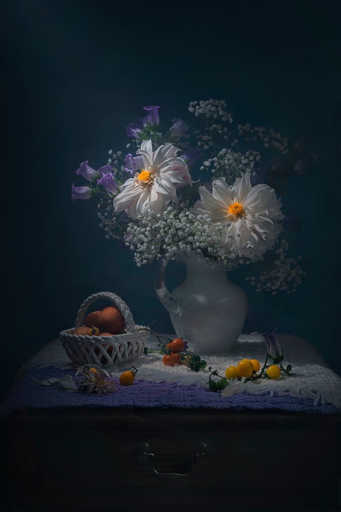 Natura morta floreale in stile malinconico da Lydia Jacobs