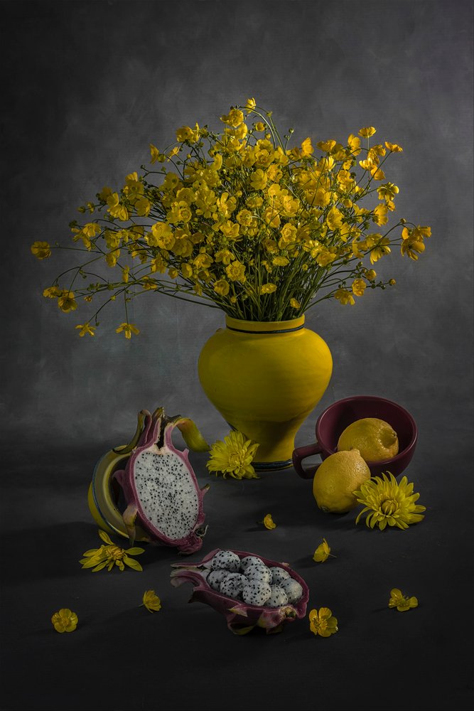 Fiori gialli e frutta da Lydia Jacobs