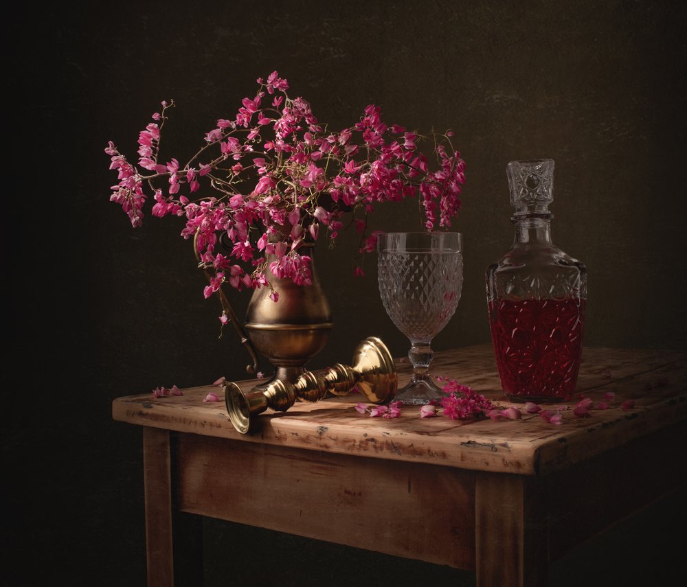 Elegante natura morta rosa da Margareth Perfoncio