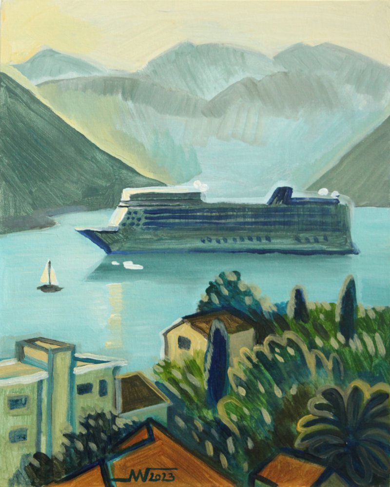 Vista dalla nave da crociera lungo la costa da Marina Gorkaeva