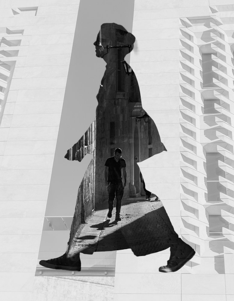Silhouette di un uomo che cammina da Martin Agius
