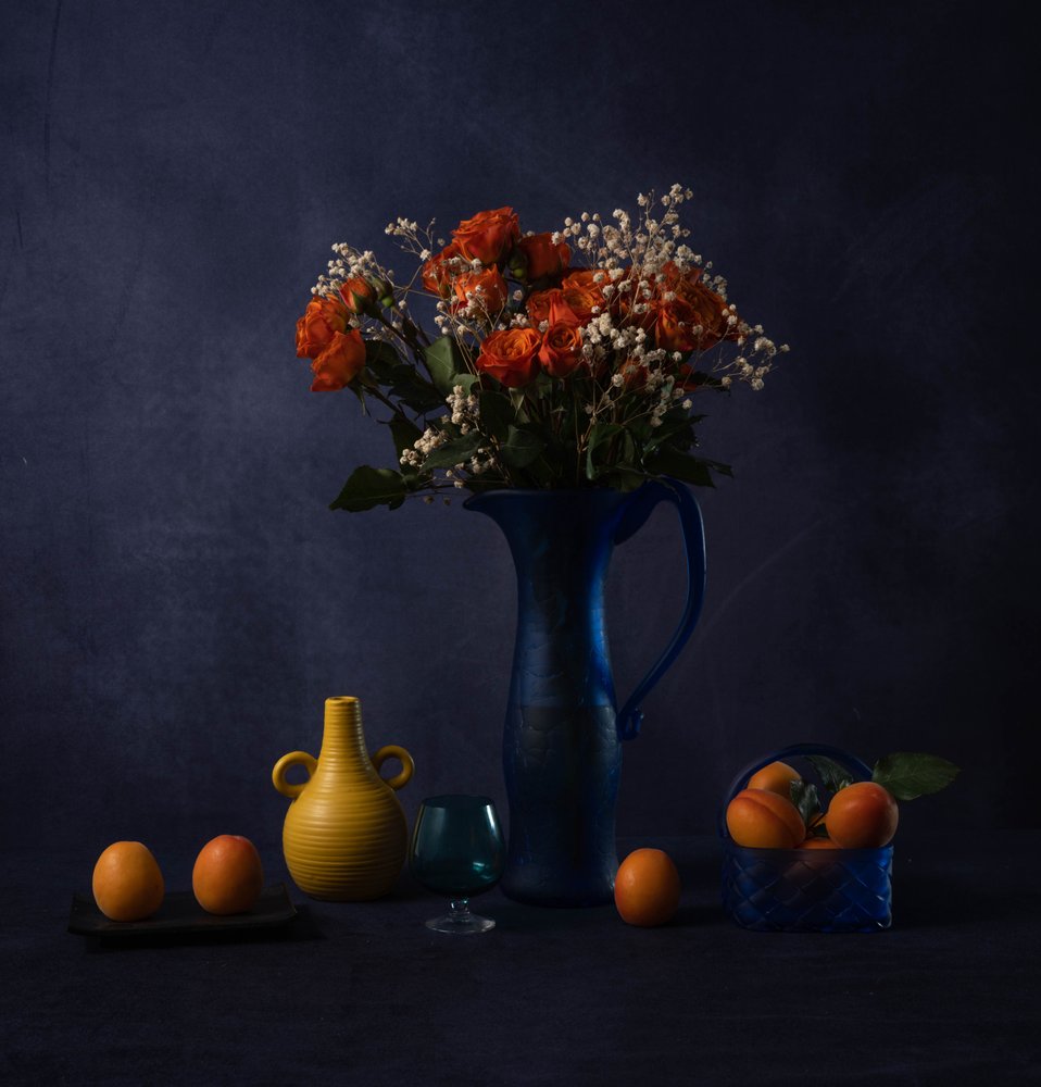 Fiori malinconici e albicocche da May G